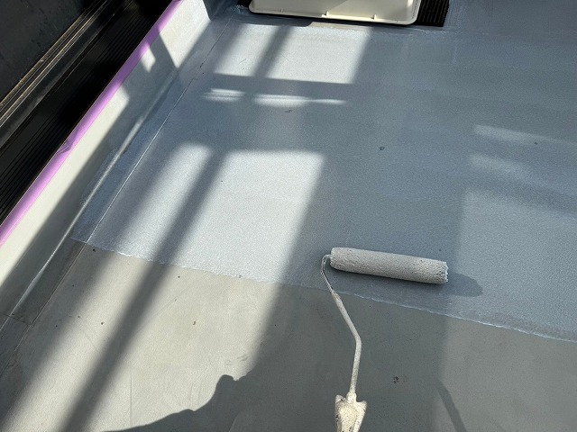 ベランダにプライマー塗布